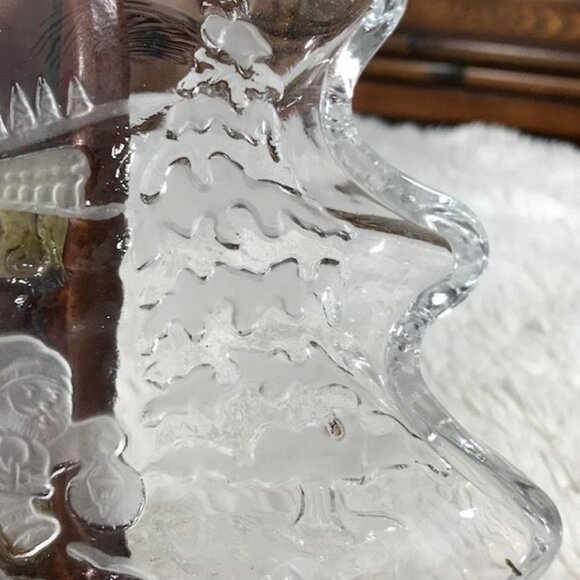 Vintage Santa Walking through the Woods Christmas Tree Shaped Glass Dish - Picture 4 of 8